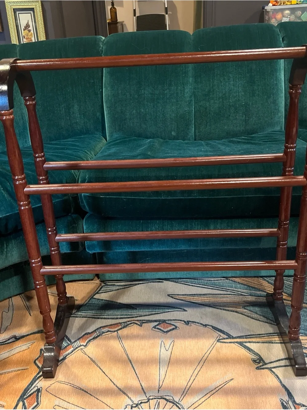 Classic The Bombay Co Style Queen Anne Vintage Wooden Quilt Rack Cherry Blanket